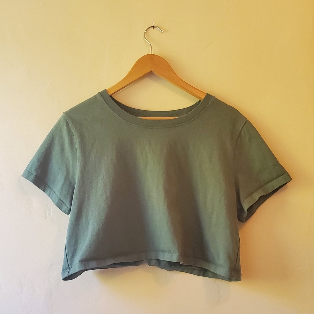 Urban Outfitters Green Cropped T-shirt, L